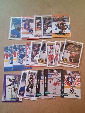 Mike Gartner Hockey Card Lot - Blue, Red, White